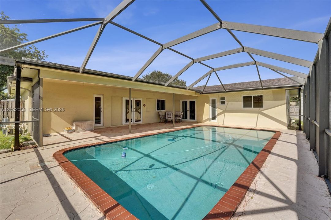 For Sale: $765,000 (4 beds, 2 baths, 1992 Square Feet)