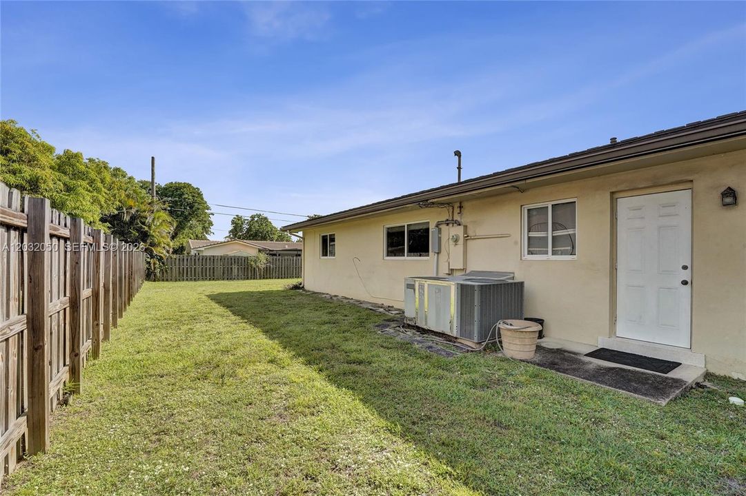 For Sale: $765,000 (4 beds, 2 baths, 1992 Square Feet)