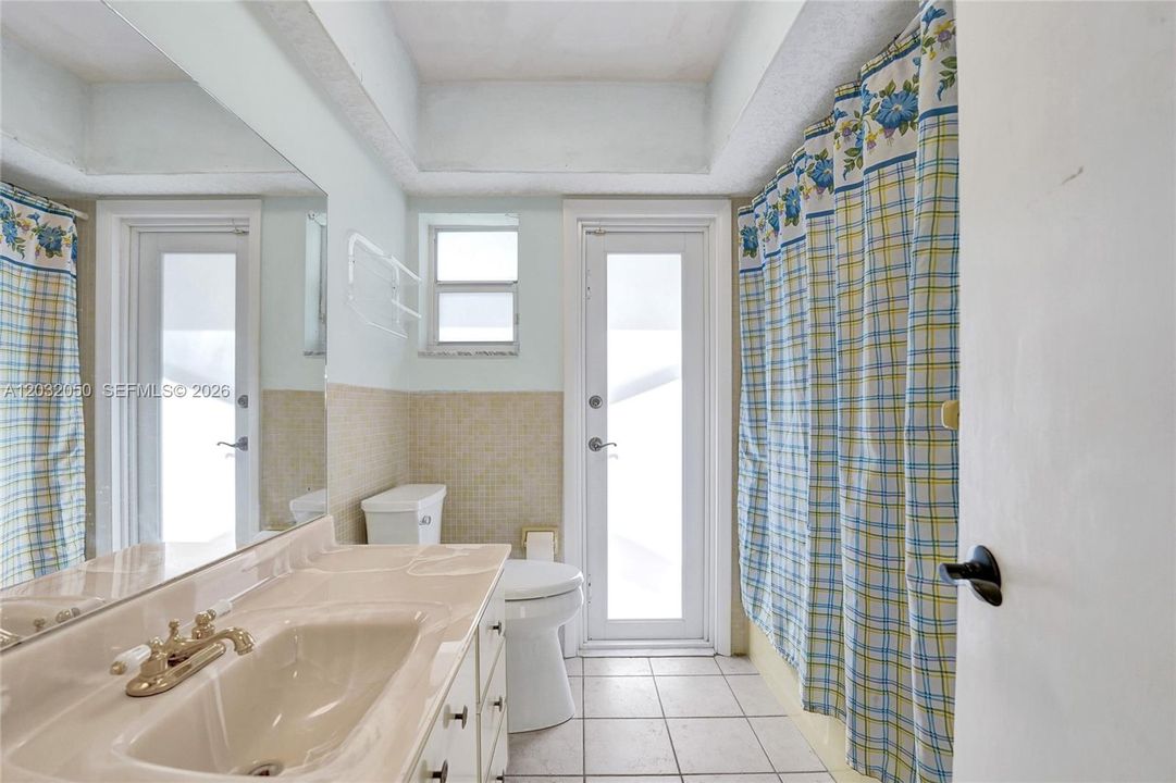 For Sale: $765,000 (4 beds, 2 baths, 1992 Square Feet)