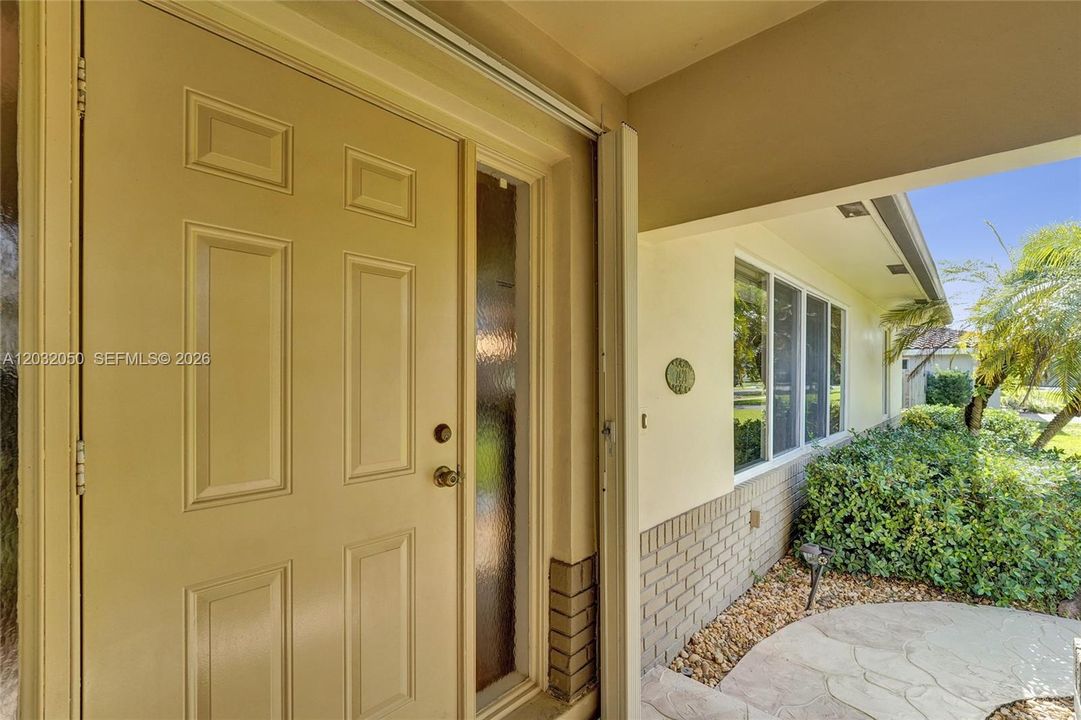For Sale: $765,000 (4 beds, 2 baths, 1992 Square Feet)