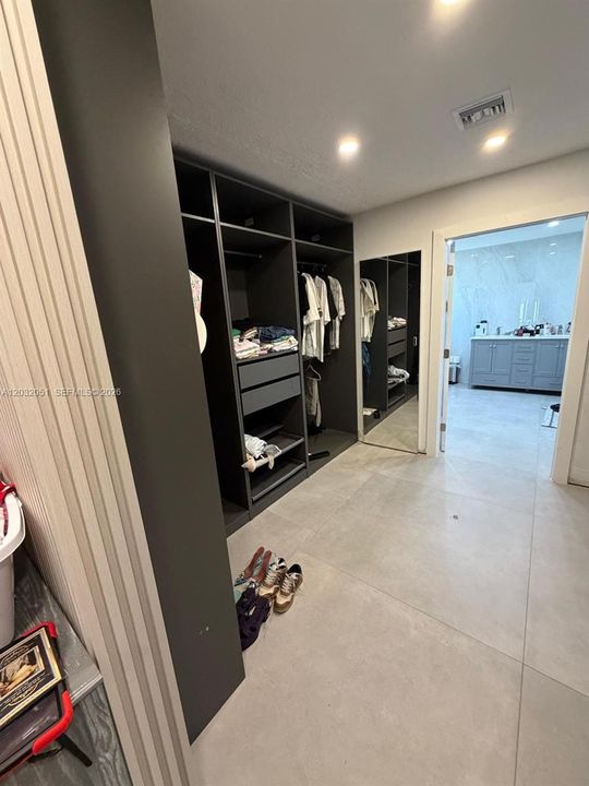 В аренду: $8,900 (5 спален, 2 ванн, 2510 Квадратных фут)