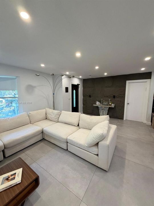 В аренду: $8,900 (5 спален, 2 ванн, 2510 Квадратных фут)