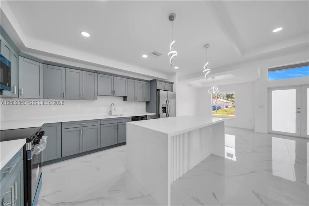 For Sale: $315,000 (3 beds, 2 baths, 1390 Square Feet)