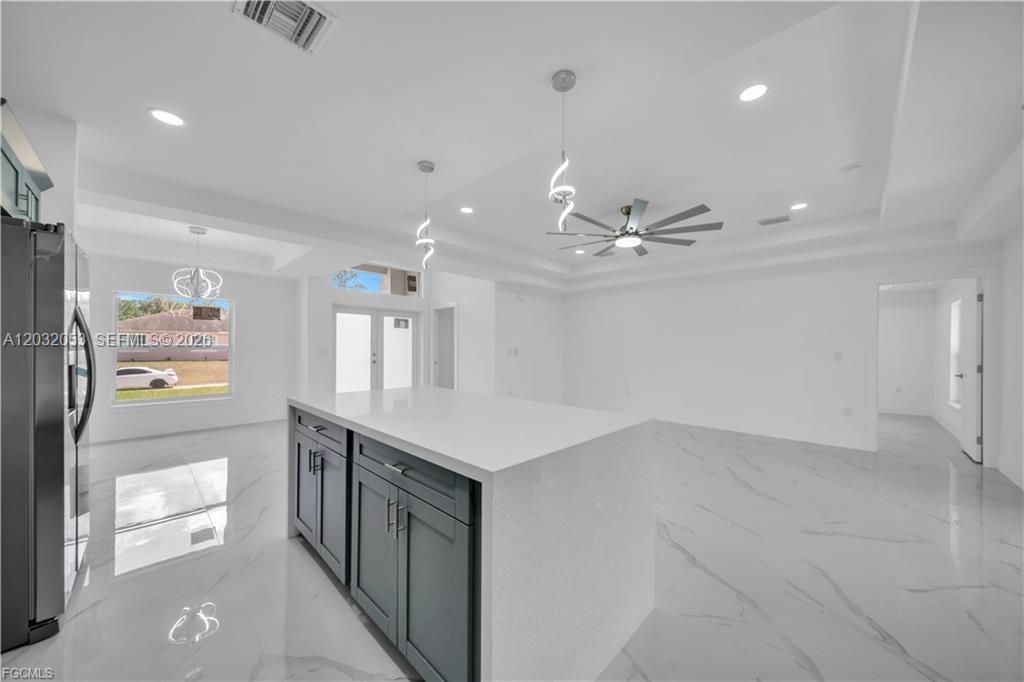 For Sale: $315,000 (3 beds, 2 baths, 1390 Square Feet)