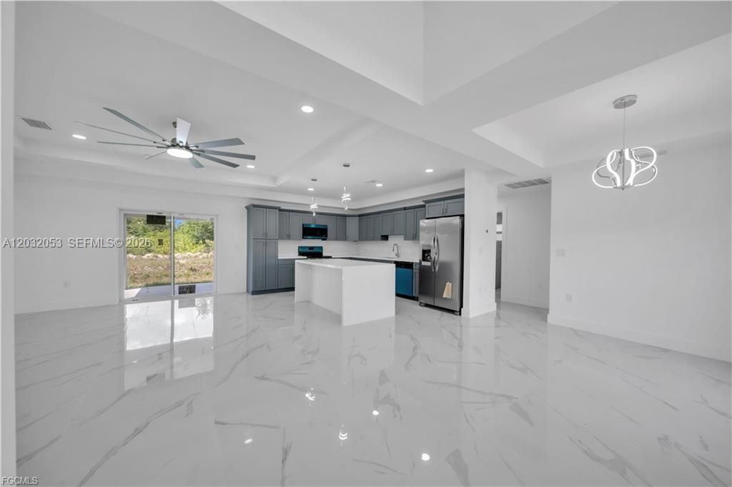 For Sale: $315,000 (3 beds, 2 baths, 1390 Square Feet)