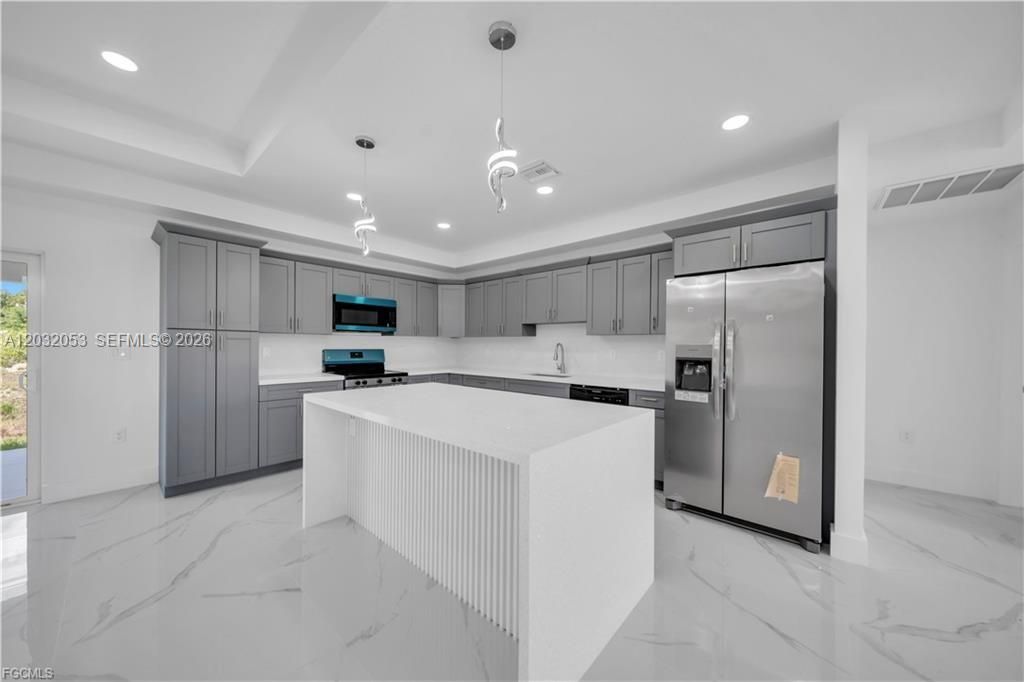 For Sale: $315,000 (3 beds, 2 baths, 1390 Square Feet)