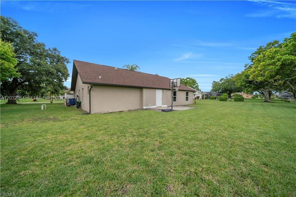 For Sale: $349,000 (3 beds, 2 baths, 1840 Square Feet)