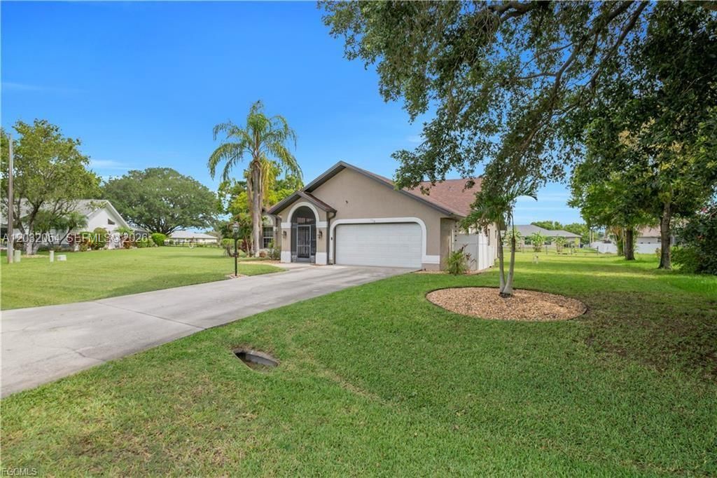 For Sale: $349,000 (3 beds, 2 baths, 1840 Square Feet)