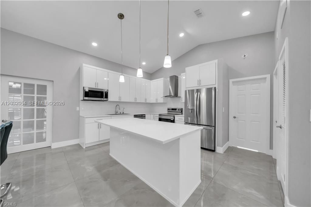 For Sale: $349,000 (3 beds, 2 baths, 1840 Square Feet)