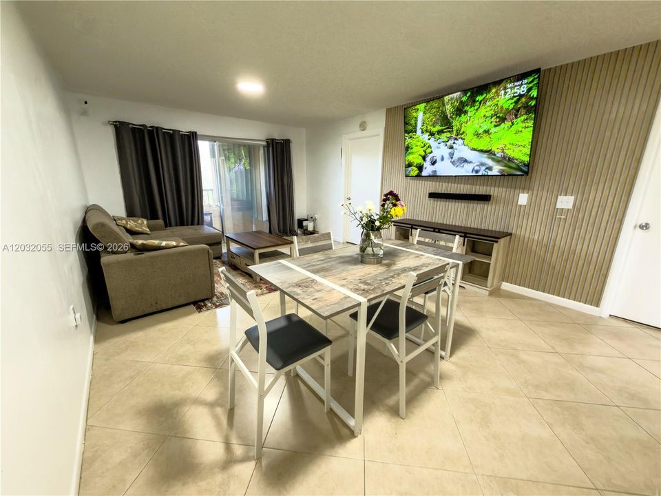 For Sale: $194,500 (2 beds, 1 baths, 1032 Square Feet)