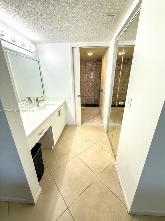 For Sale: $194,500 (2 beds, 1 baths, 1032 Square Feet)
