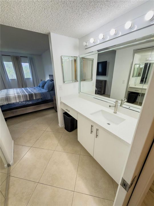 For Sale: $194,500 (2 beds, 1 baths, 1032 Square Feet)
