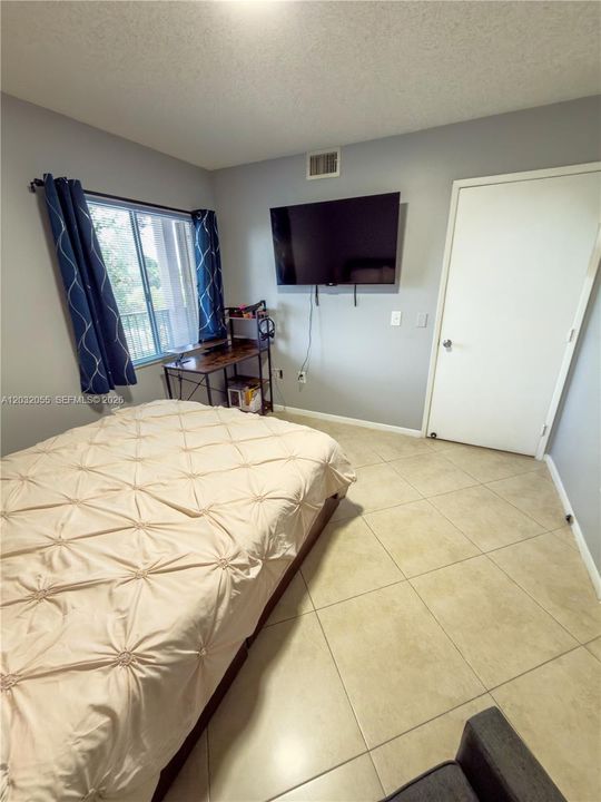 For Sale: $194,500 (2 beds, 1 baths, 1032 Square Feet)