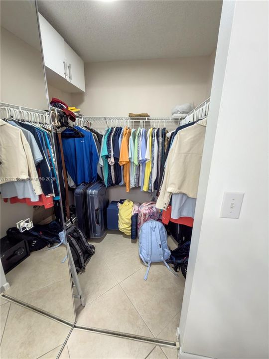 For Sale: $194,500 (2 beds, 1 baths, 1032 Square Feet)
