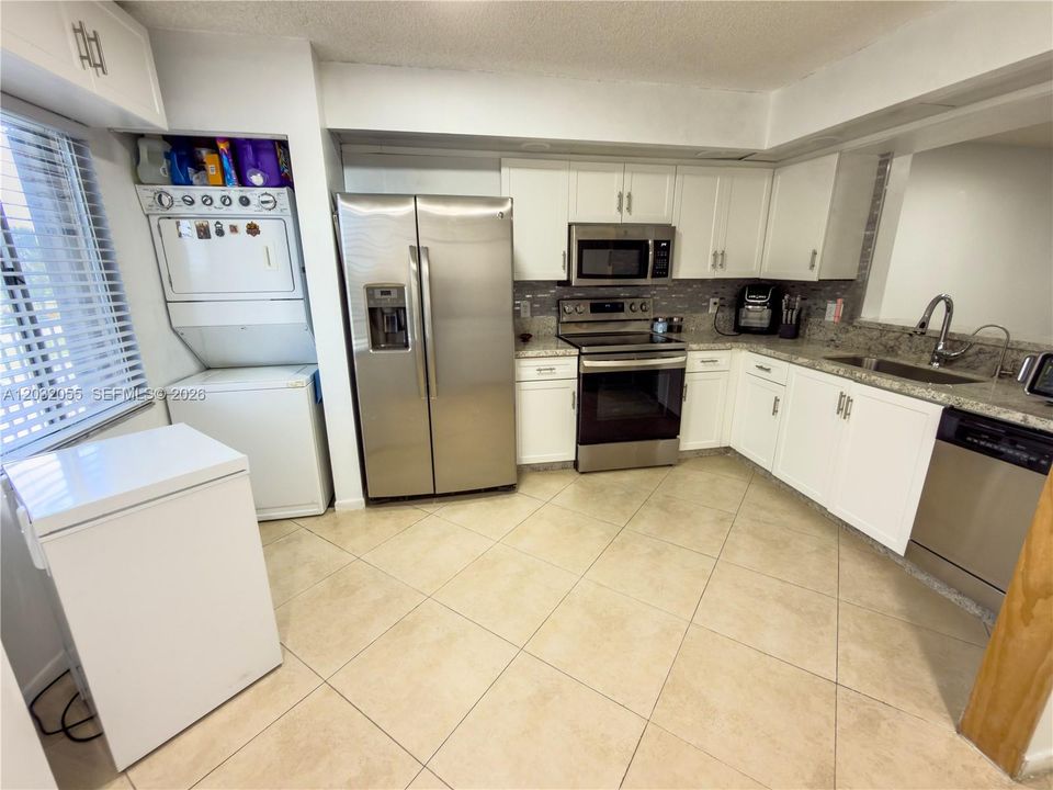 For Sale: $194,500 (2 beds, 1 baths, 1032 Square Feet)