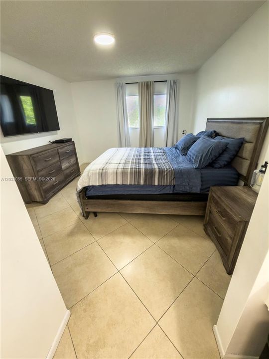 For Sale: $194,500 (2 beds, 1 baths, 1032 Square Feet)