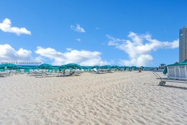 For Sale: $859,500 (2 beds, 2 baths, 1530 Square Feet)