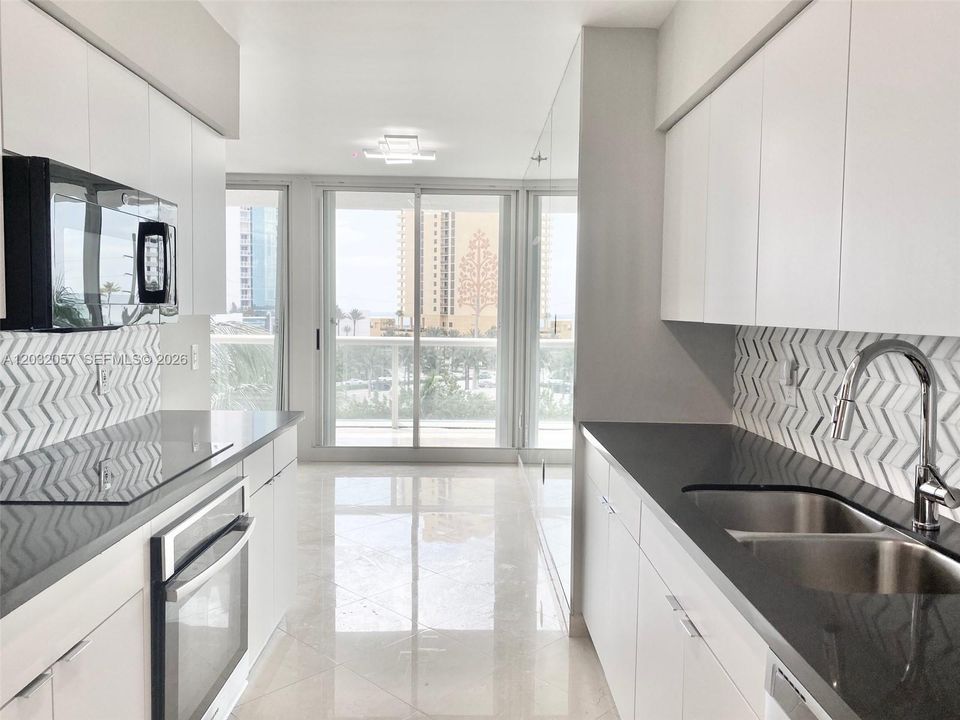 For Sale: $859,500 (2 beds, 2 baths, 1530 Square Feet)