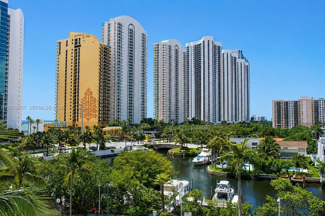 For Sale: $859,500 (2 beds, 2 baths, 1530 Square Feet)