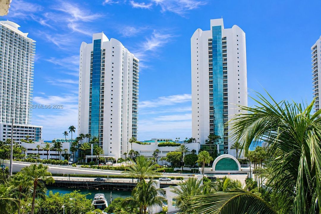 For Sale: $859,500 (2 beds, 2 baths, 1530 Square Feet)