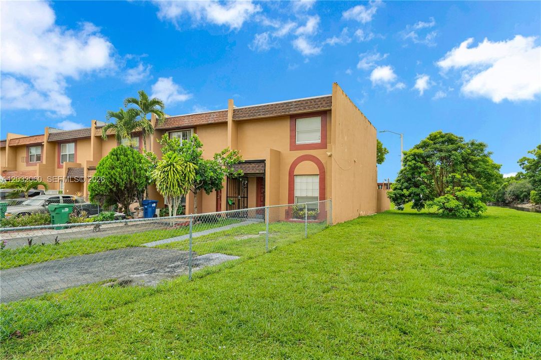 For Rent: $3,500 (3 beds, 1 baths, 1406 Square Feet)
