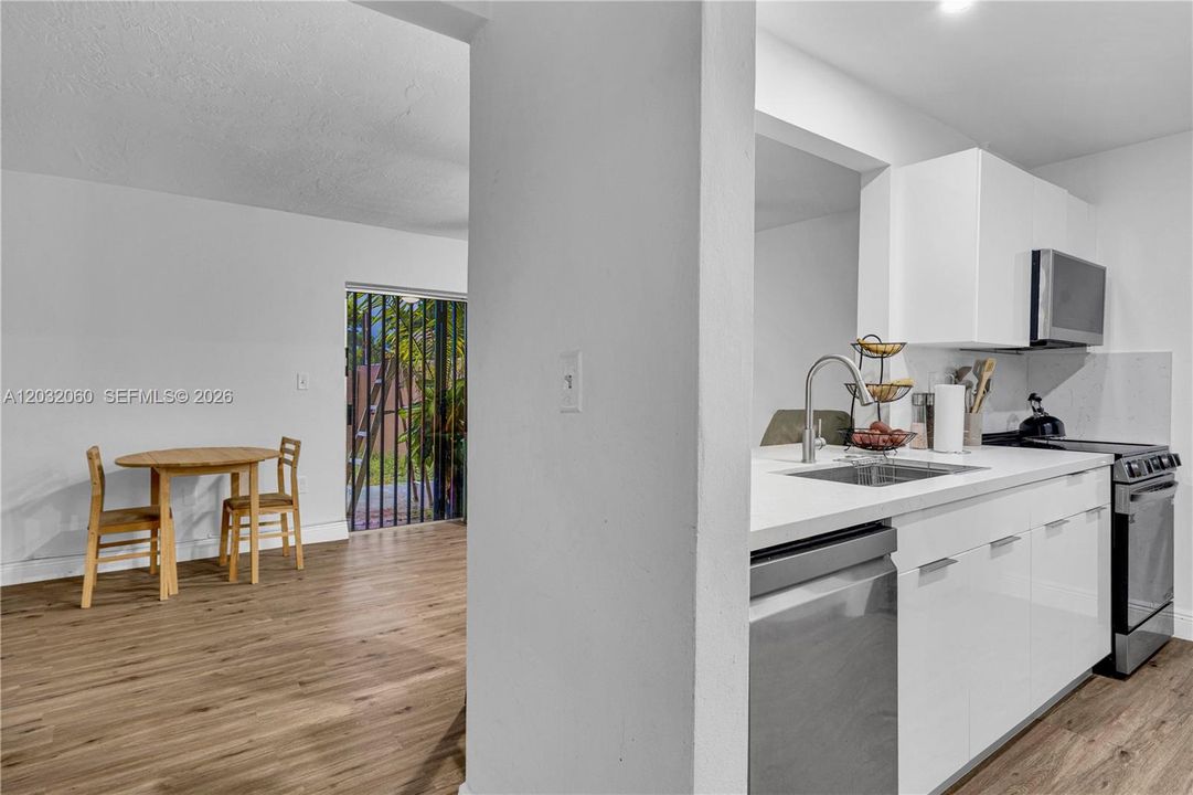 For Rent: $3,500 (3 beds, 1 baths, 1406 Square Feet)