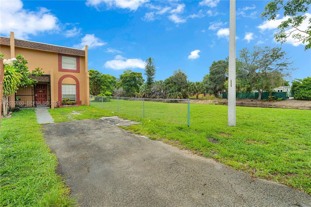 For Rent: $3,500 (3 beds, 1 baths, 1406 Square Feet)