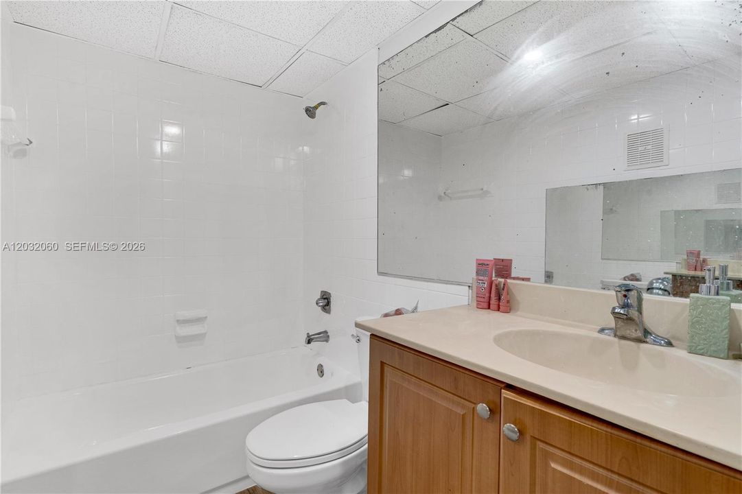For Rent: $3,500 (3 beds, 1 baths, 1406 Square Feet)