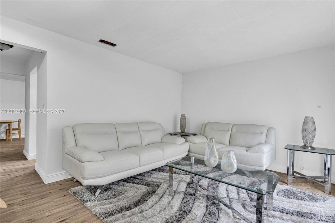 For Rent: $3,500 (3 beds, 1 baths, 1406 Square Feet)