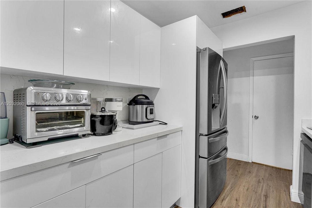 For Rent: $3,500 (3 beds, 1 baths, 1406 Square Feet)