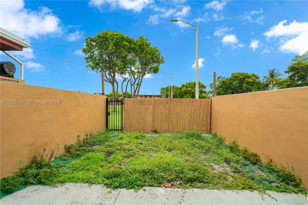 For Rent: $3,500 (3 beds, 1 baths, 1406 Square Feet)