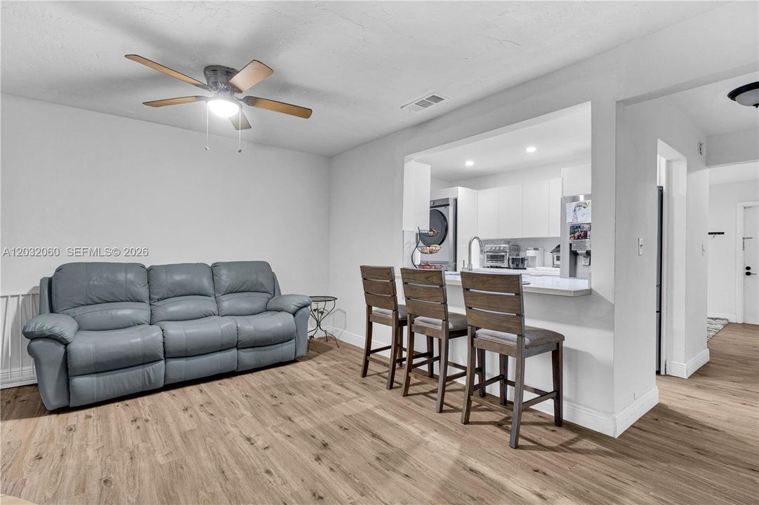 For Rent: $3,500 (3 beds, 1 baths, 1406 Square Feet)