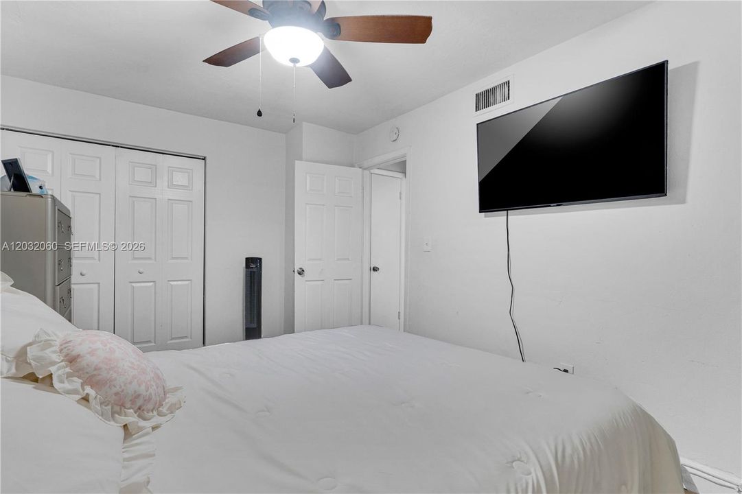 For Rent: $3,500 (3 beds, 1 baths, 1406 Square Feet)
