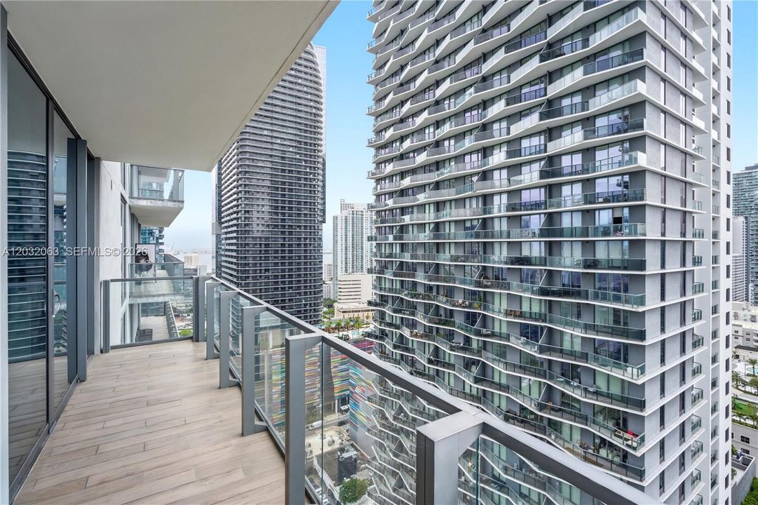 For Sale: $1,399,000 (3 beds, 3 baths, 1676 Square Feet)