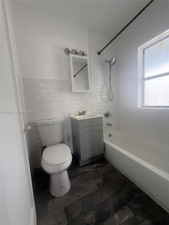 For Rent: $1,900 (1 beds, 1 baths, 700 Square Feet)