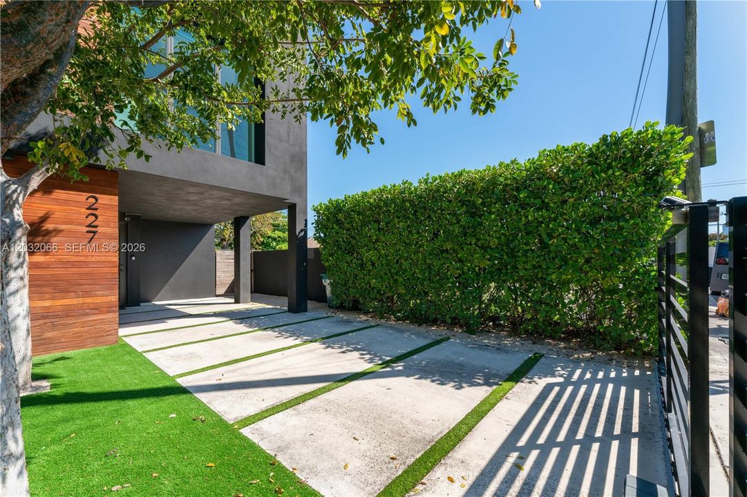 For Sale: $1,290,000 (3 beds, 2 baths, 1656 Square Feet)
