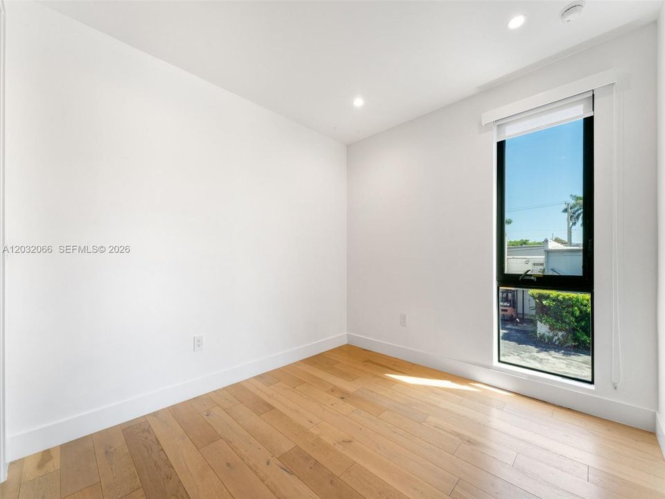 For Sale: $1,290,000 (3 beds, 2 baths, 1656 Square Feet)