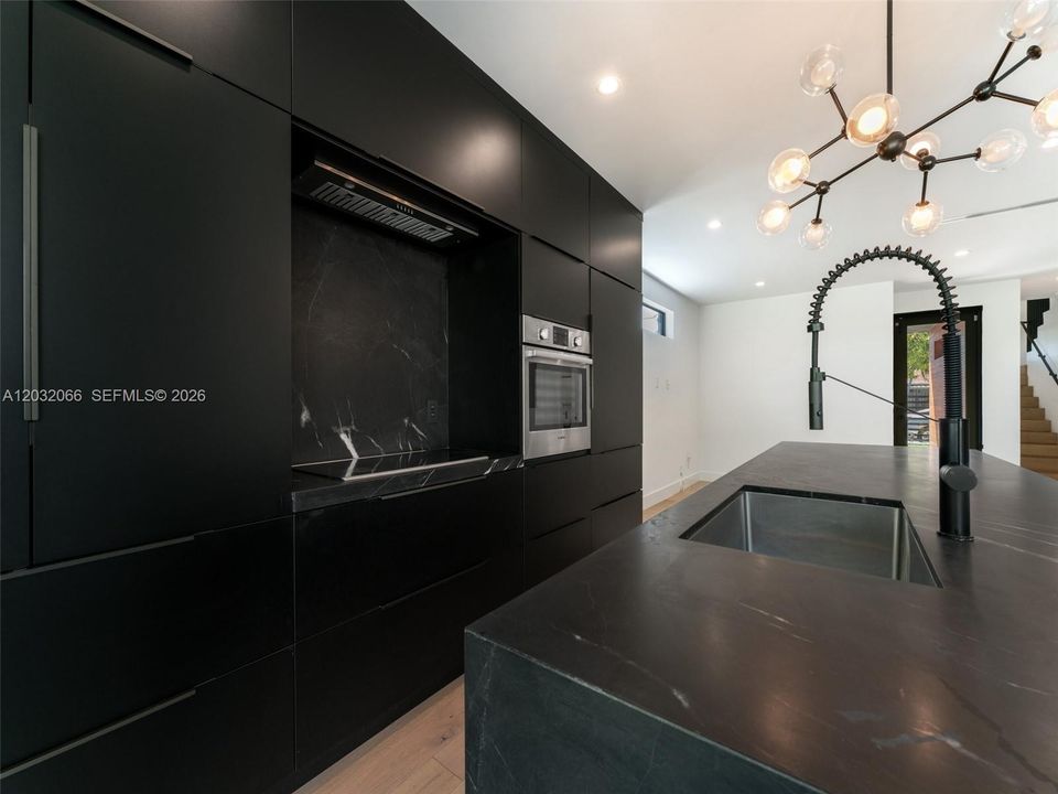 For Sale: $1,290,000 (3 beds, 2 baths, 1656 Square Feet)