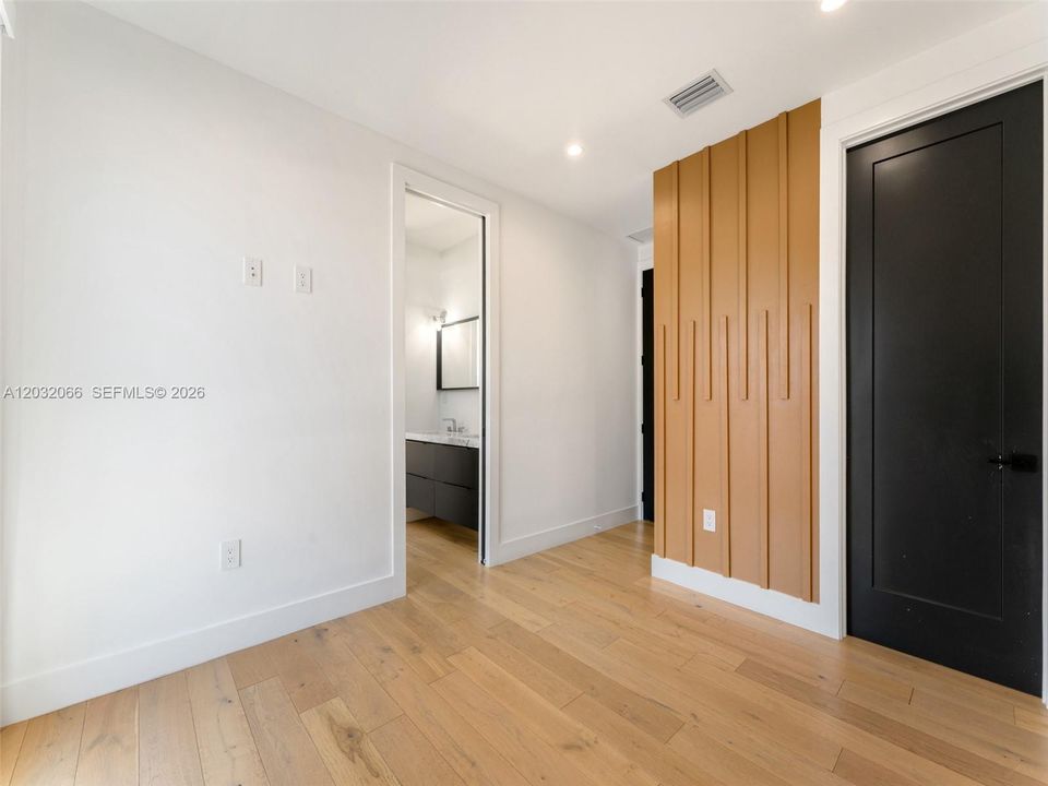For Sale: $1,290,000 (3 beds, 2 baths, 1656 Square Feet)