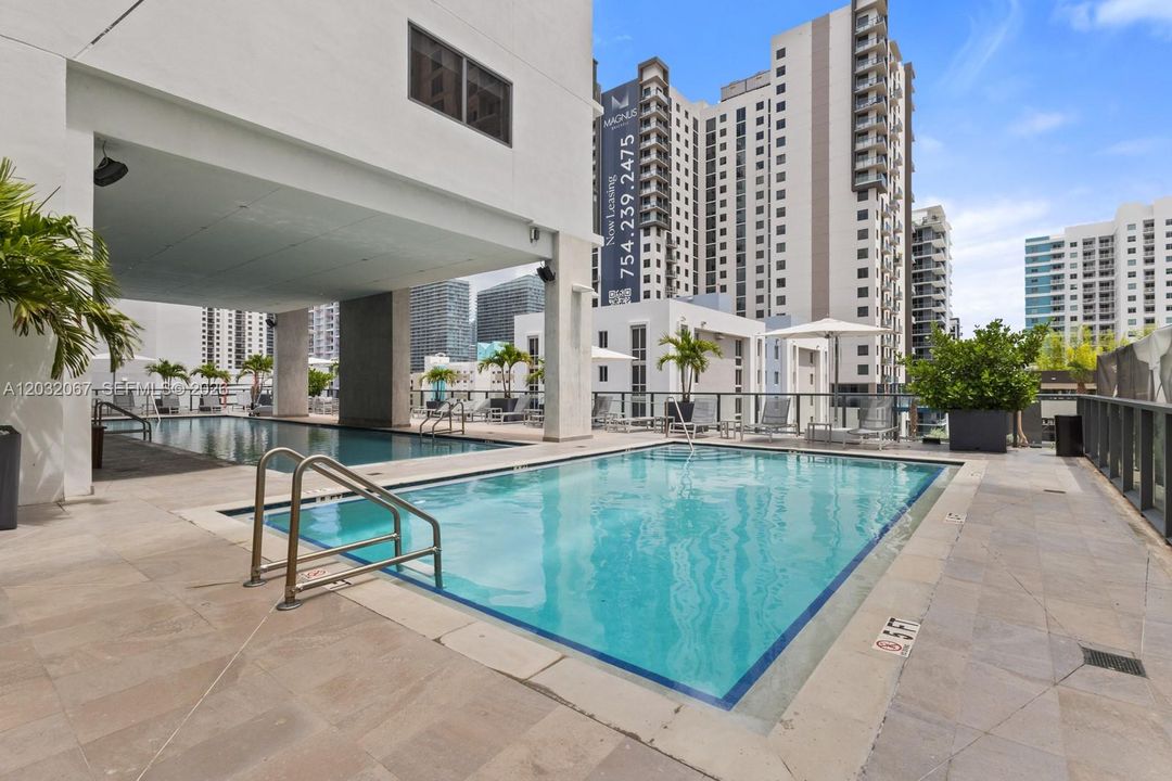 For Sale: $500,000 (0 beds, 1 baths, 220 Square Feet)