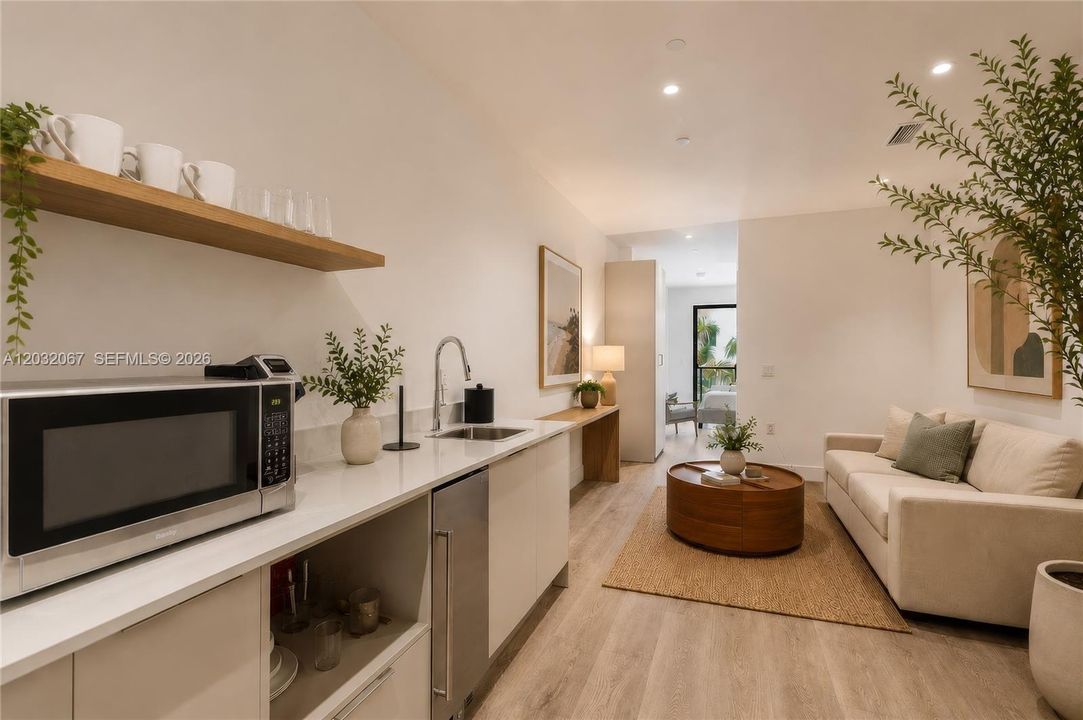 For Sale: $500,000 (0 beds, 1 baths, 220 Square Feet)