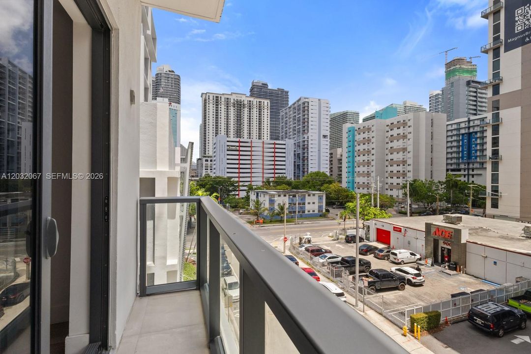 For Sale: $500,000 (0 beds, 1 baths, 220 Square Feet)