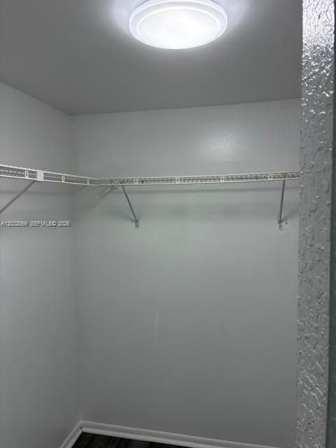 For Rent: $2,000 (2 beds, 2 baths, 949 Square Feet)