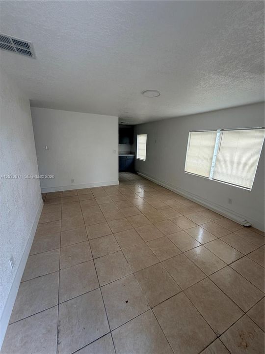 For Rent: $2,800 (3 beds, 2 baths, 1014 Square Feet)