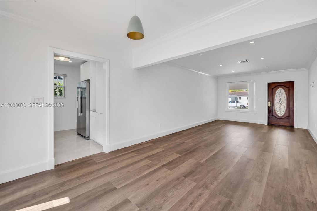 В аренду: $3,350 (2 спален, 1 ванн, 925 Квадратных фут)