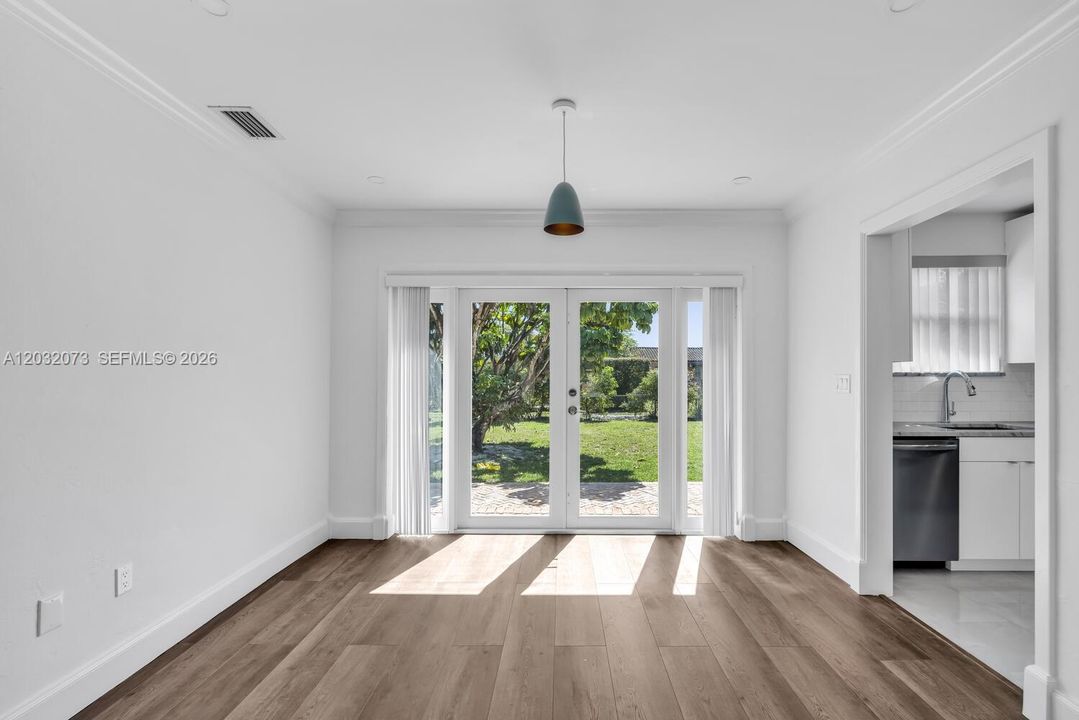 В аренду: $3,350 (2 спален, 1 ванн, 925 Квадратных фут)