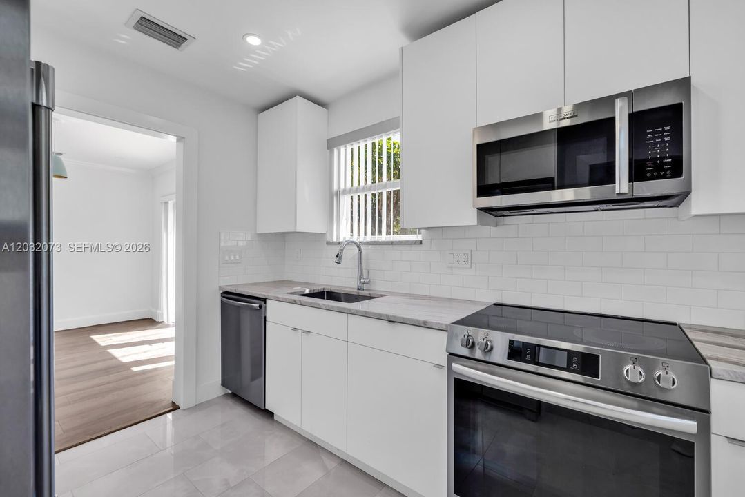 В аренду: $3,350 (2 спален, 1 ванн, 925 Квадратных фут)
