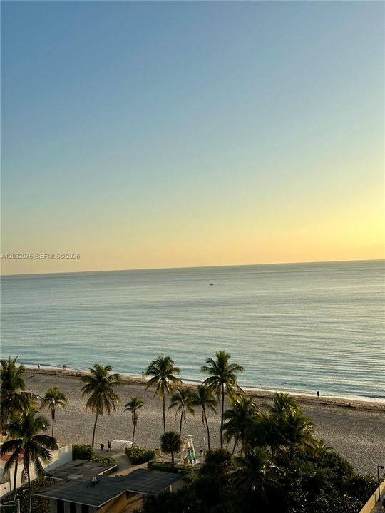 For Rent: $2,650 (1 beds, 1 baths, 835 Square Feet)