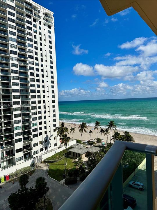 For Rent: $2,650 (1 beds, 1 baths, 835 Square Feet)