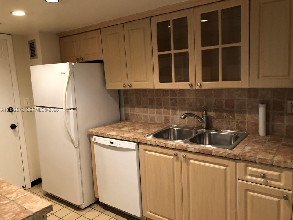 For Rent: $4,200 (2 beds, 2 baths, 1335 Square Feet)